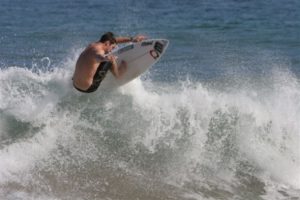 playa-tamarindo-costa-rica-surfing