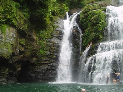 Take a tour to the Nauyaca waterfalls in Playa Dominical Costa Rica