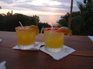 sunset-drinks-manuel-antonio-beach