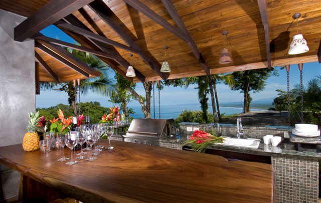 The outdoor grill and wet bar are perfect for pool parties at this superb vacation home in Manuel Antonio.