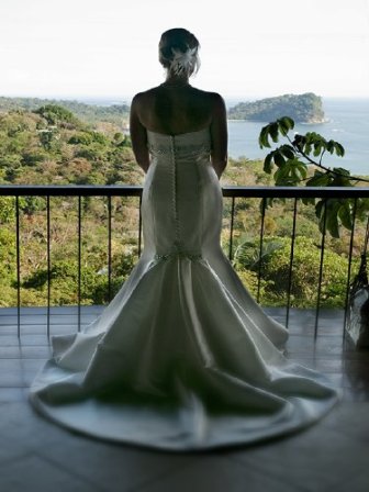 Costa Rica beach wedding picture of Bride