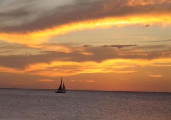 Sunset sailing tours offered in this tropical Playa Flamingo Costa Rica paradise