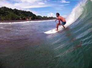 Great surf beach Manuel Antonio for all levels