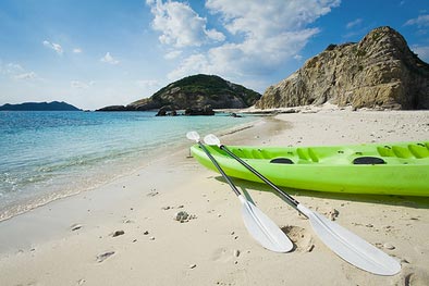 Take a break from your busy life, give kayaking in tropical Costa Rica a try