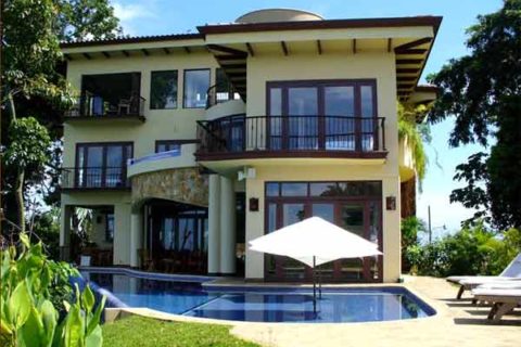 Gorgeous vacation home with private pool for rent in Puntarenas, Costa Rica