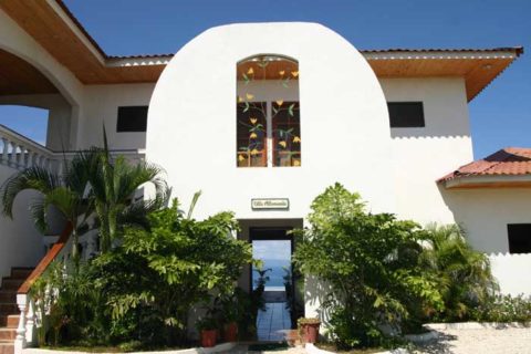 Unique villa overlooking Golfo de Papagayo in Central America - perfect family vacation getaway