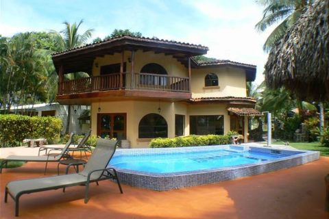 Deluxe beach front Jaco rental includes private pool