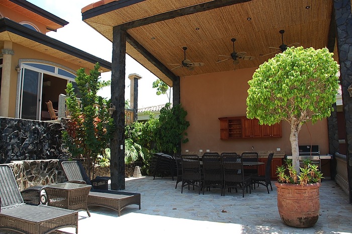 372_outdoor-lounge-area-papagayo-villa