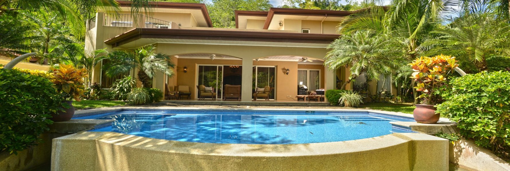 Large luxury villa JA-04, located in the pristine area near Jaco is close to restaurants, marina and an 18 hole golf course. 