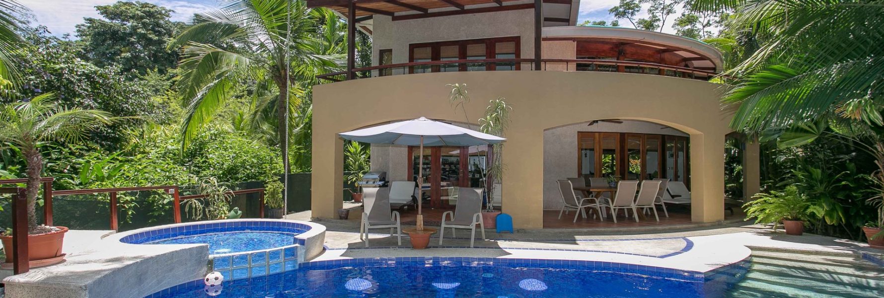 A cold drink, a refreshing pool or hot tub, and the beach just steps away, This villa is the perfect place to vacation in Manuel Antonio.