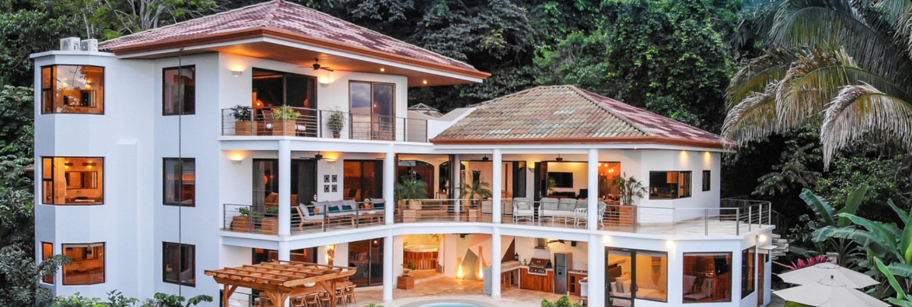 This fantastic luxury villa in Manuel Antonio has seven bedrooms and stunning ocean views throughout.