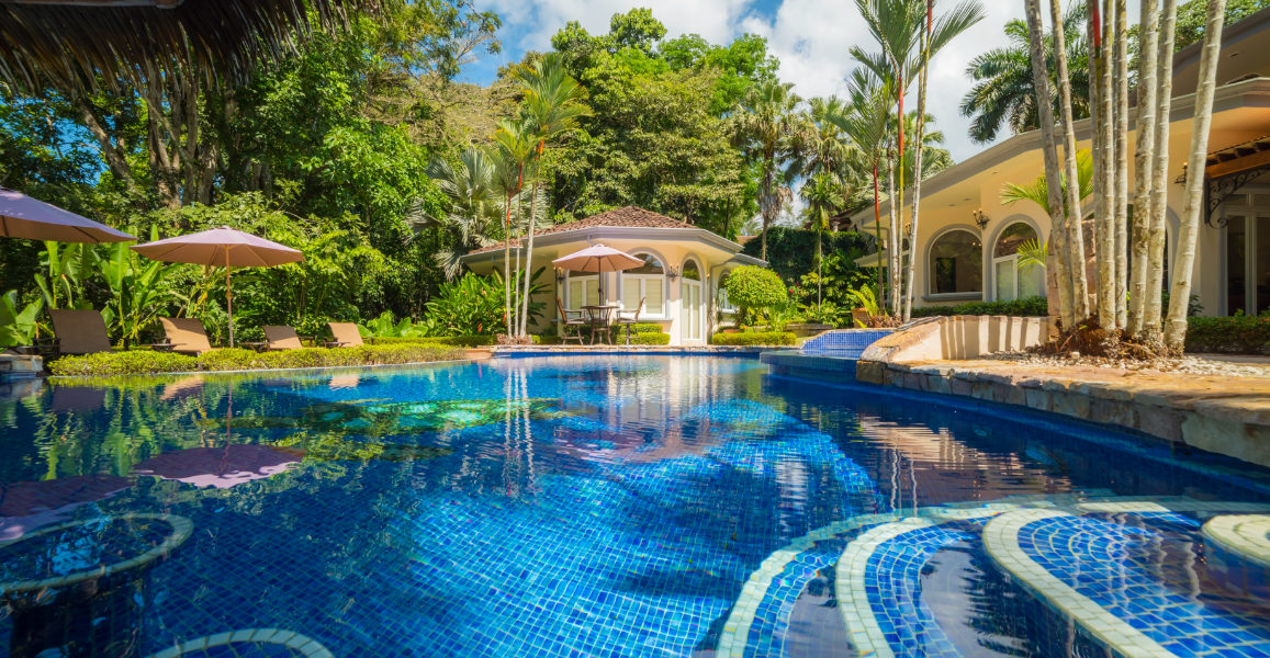 A touch of paradise in our backyard: a private pool retreat, 
